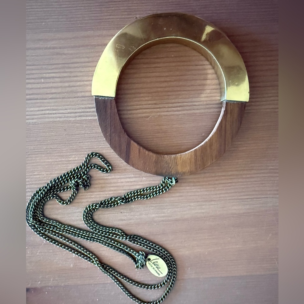 Gold Metal and Wood Necklace with Elegant Design